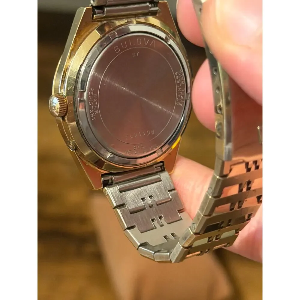Vintage Bulova Accutron Quartz Dual-Day Gold Tone Watch Day Date Bracelet